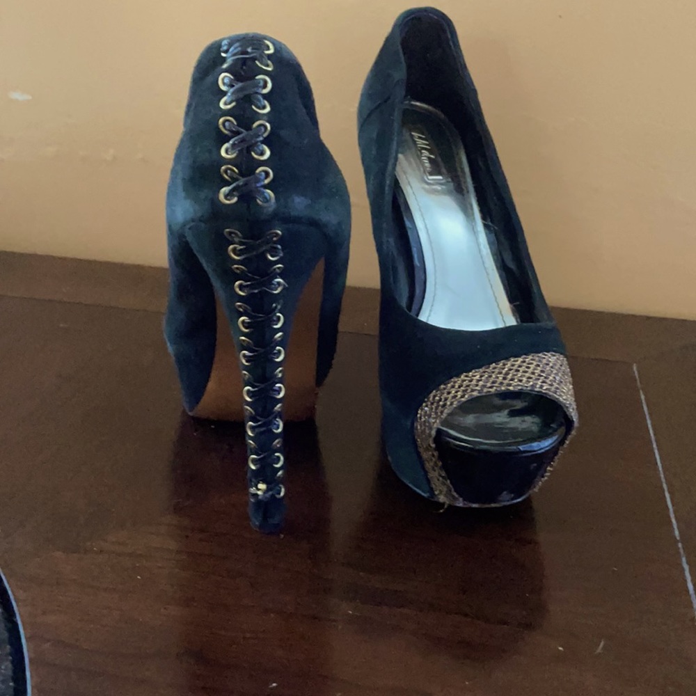 Wild pair black suede heels size8